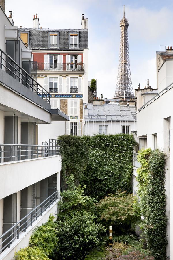 the Jardins Eiffel is by the River and offers great views of the Eiffel Tower!