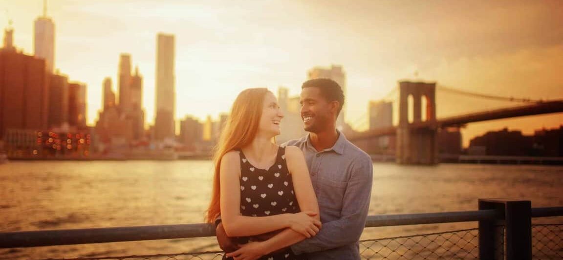 cute couples photos at NYC Brooklyn Bridge