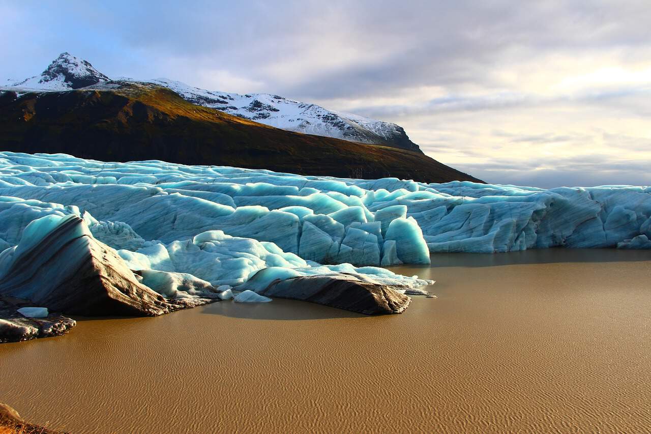 Visit Svínafellsjökull Glacier during your 5 day Iceland itinerary | how to spend 5 days in Iceland