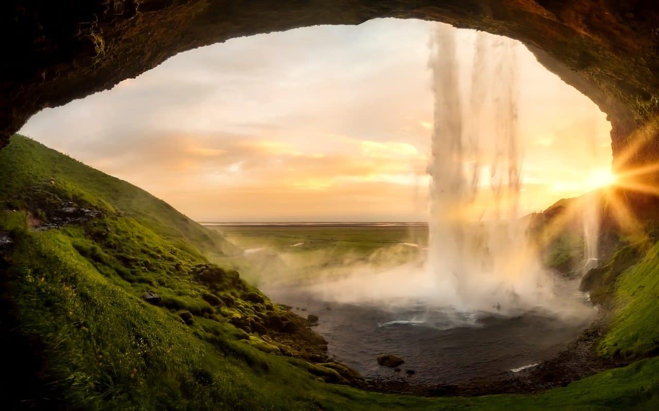 why the summer is the best time to visit iceland 