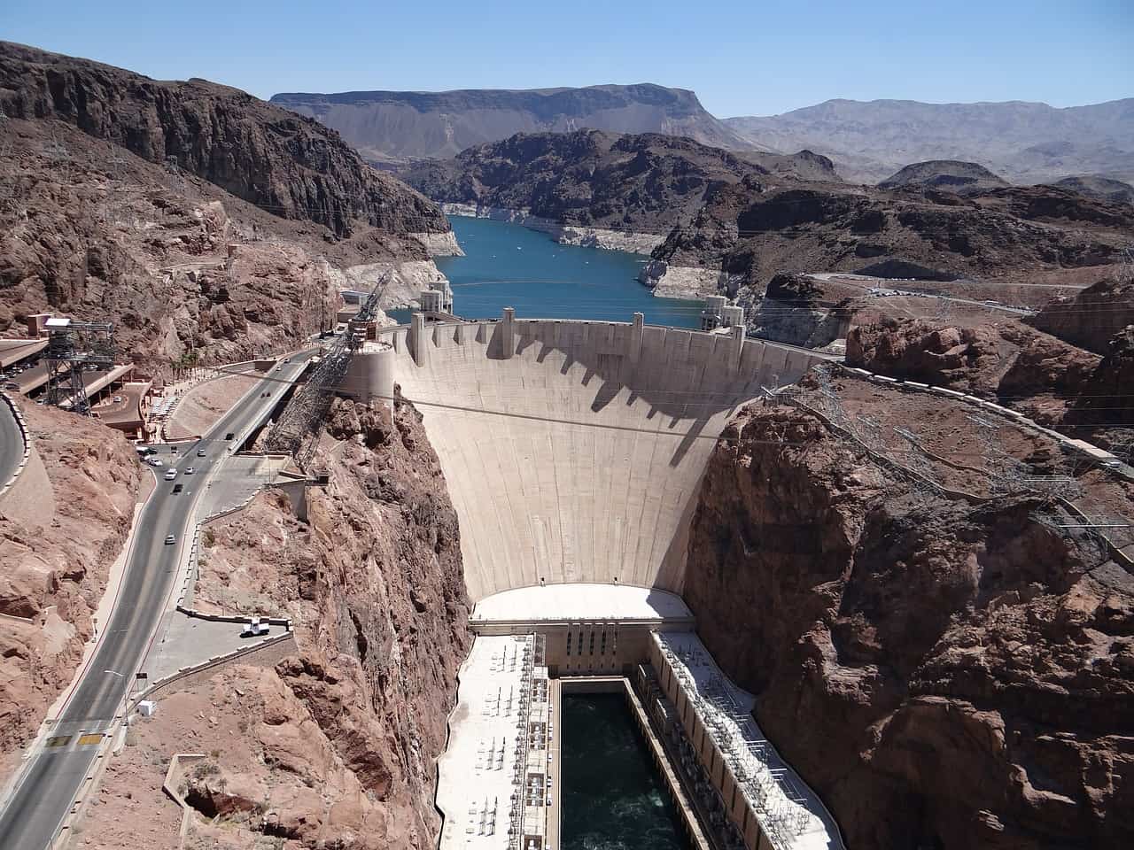 See the Hoover Dam during your 5 day Arizona vacation