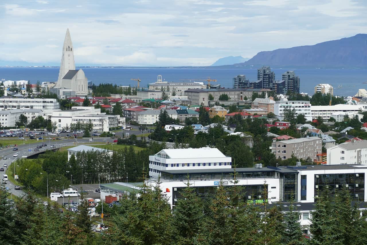 where to meet your guide when touring Iceland 