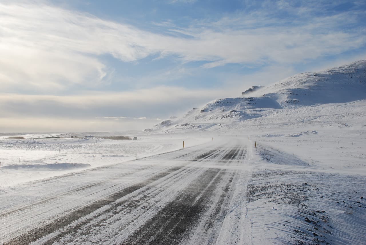 jak prowadzić samochód zimą na Islandii | wskazówki dotyczące prowadzenia samochodu zimą na Islandii
