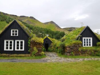 10 Budget Iceland Travel Tips To Help You Save Hundreds