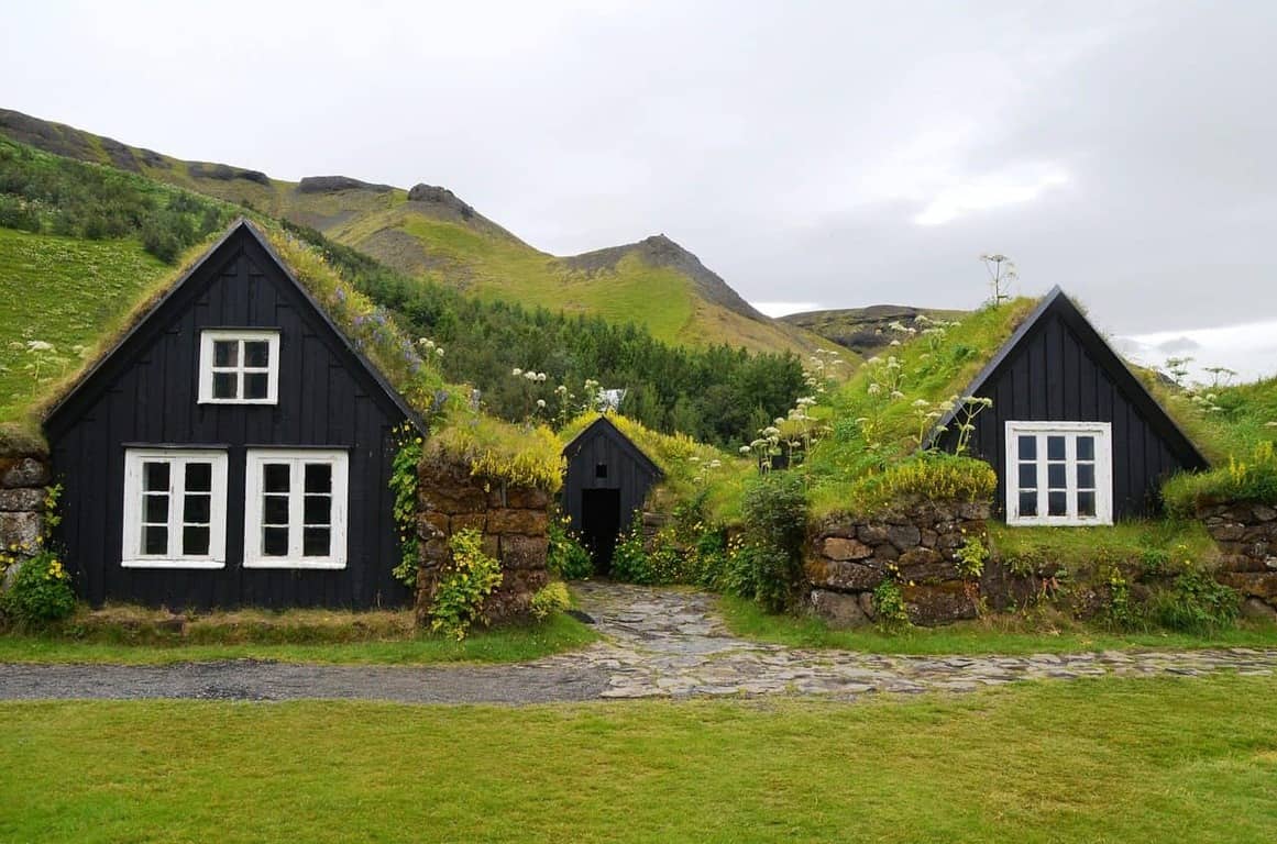 10 Budget Iceland Travel Tips To Help You Save Hundreds 