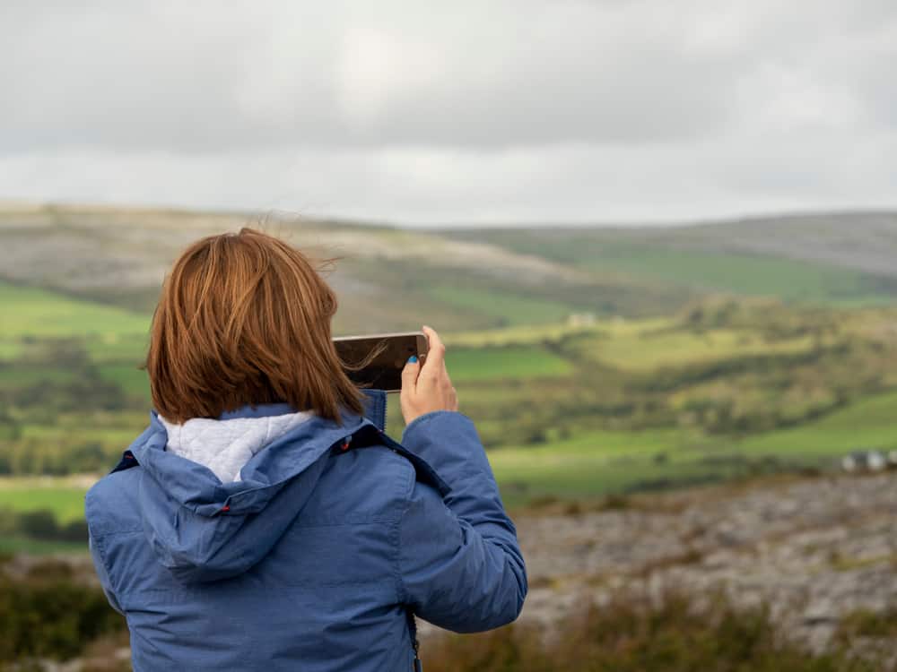 don't forget to add a smartphone charger to your ireland packing list