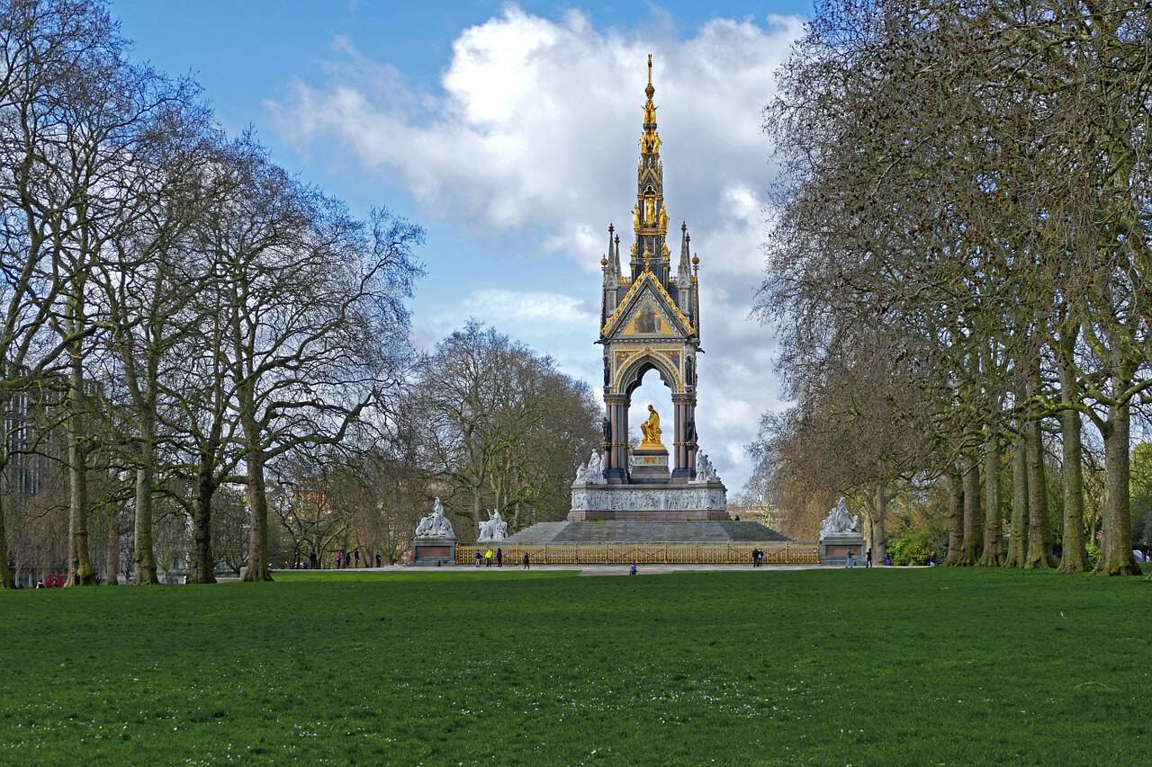 visit hyde park during your 4 days in london