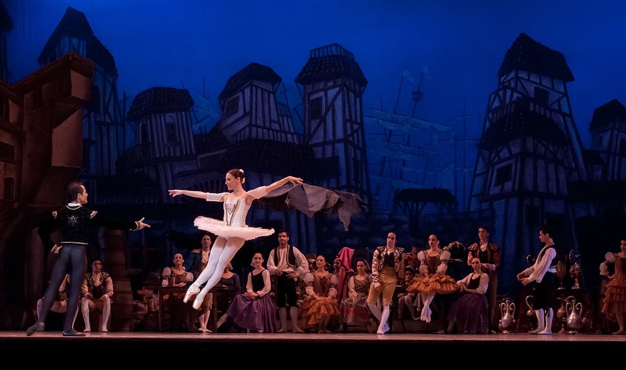 visit the london ballet during your first time london itinerary