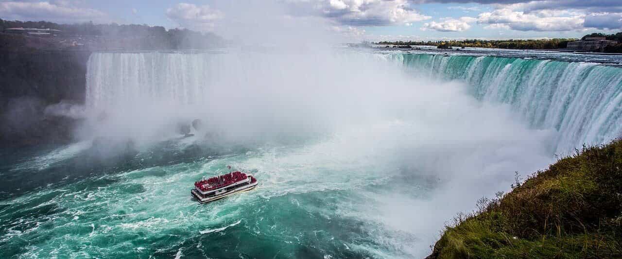 7 Tips For Visiting Niagara Falls Canada As An American