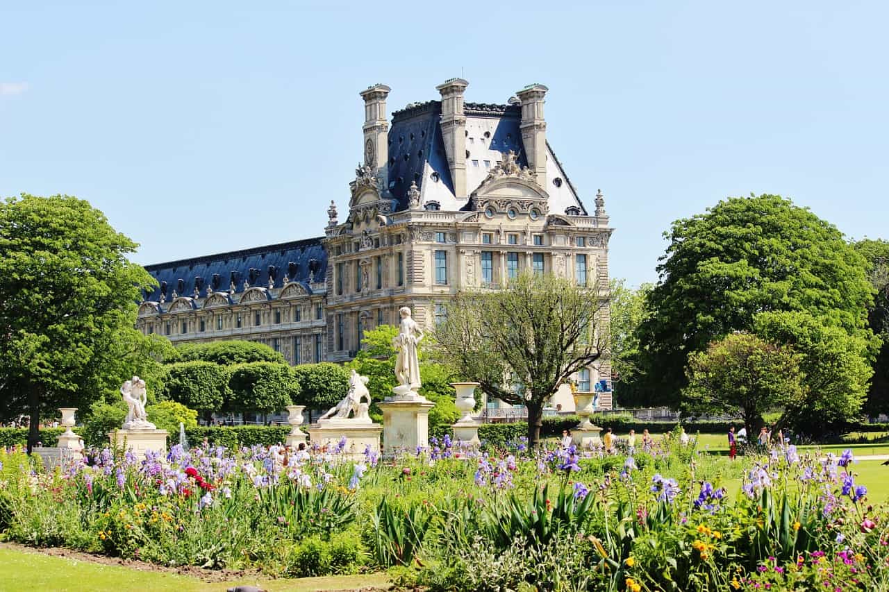 See the gardens at the Palais-Royal during your paris itinerary 