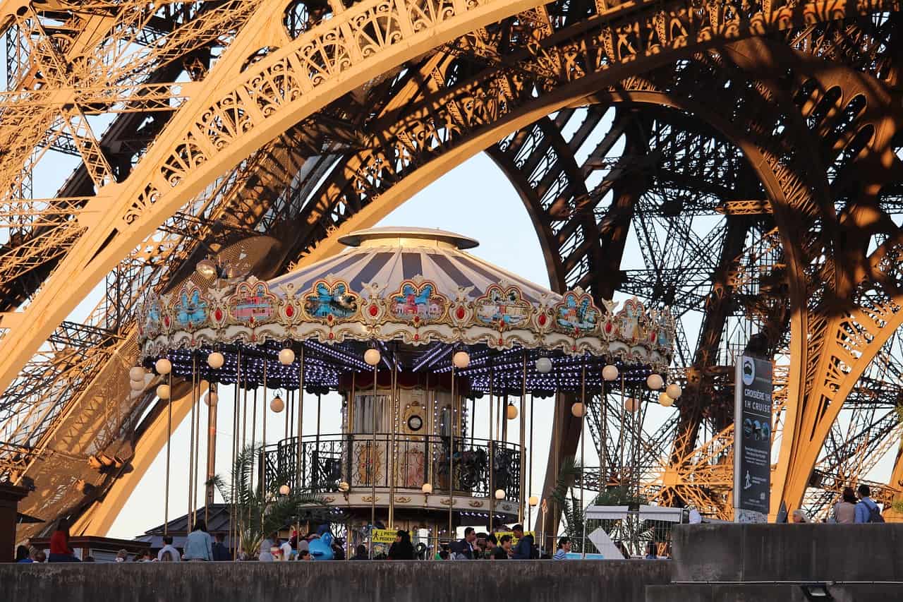 10 Stops To Include On The Perfect Paris Itinerary | Eiffel Tower Carousel | things to do in paris