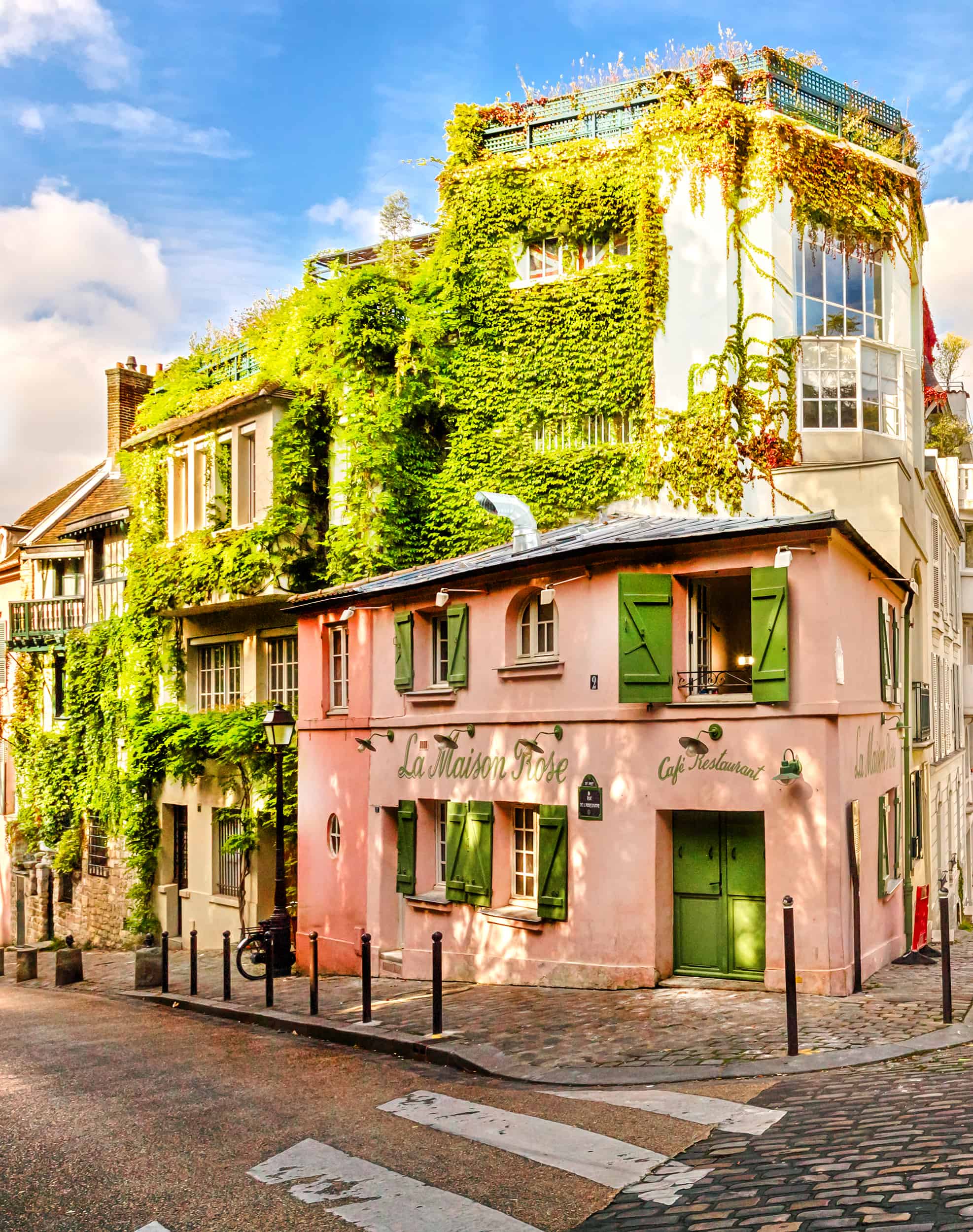 cute pink building in Paris | instagram locations in Paris | paris itinerary stops | things to do and see in Paris