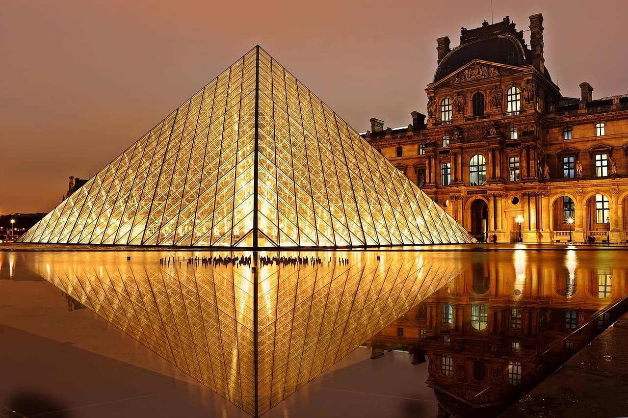 Perfect Paris Photography Locations And Where To Find Them | louvre pyramid in paris