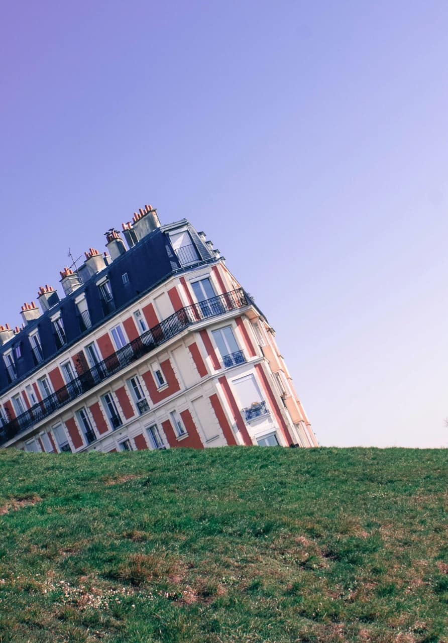 sinking house in Paris | things to do in Paris | montmartre in paris