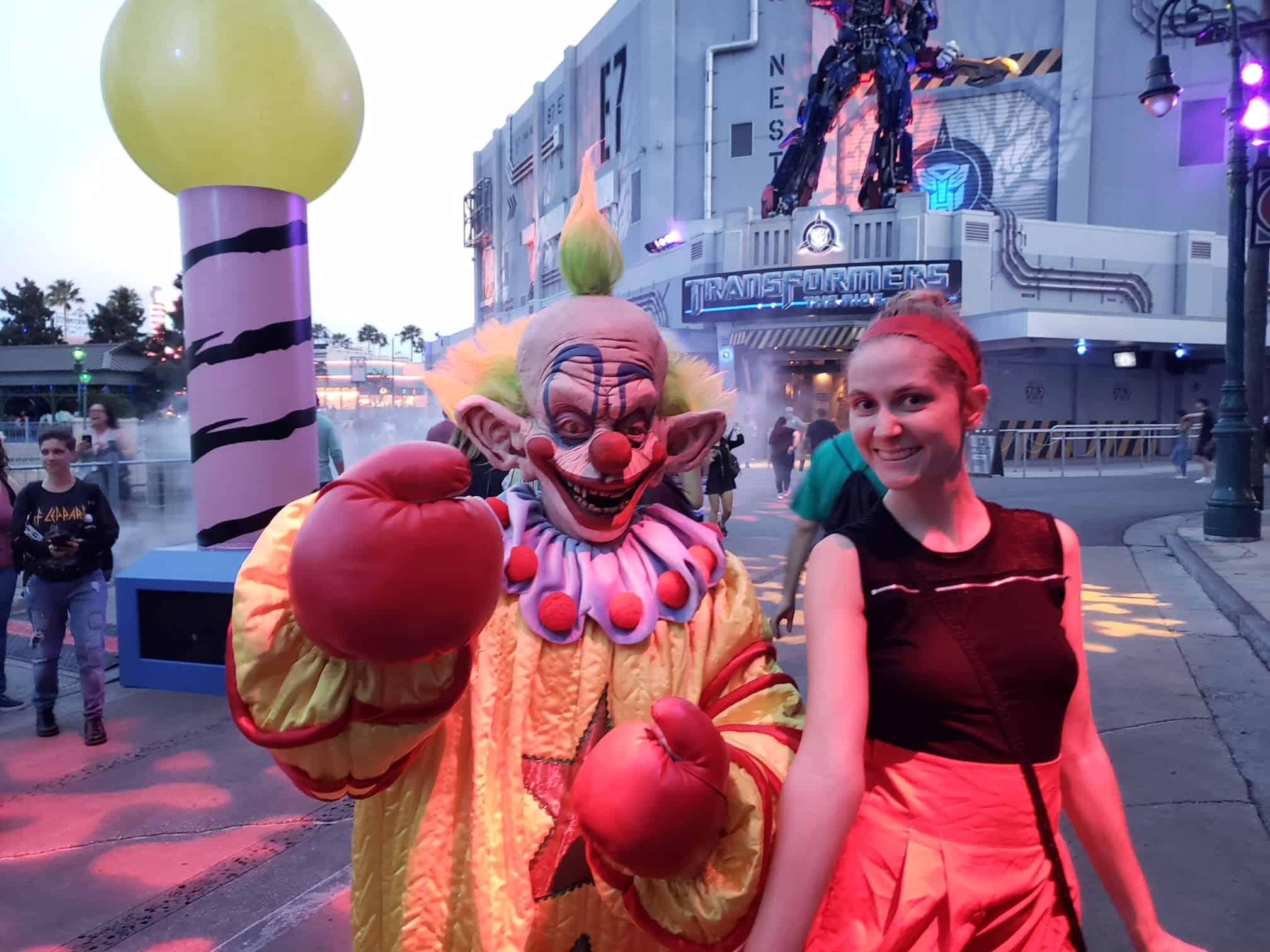 Killer Clowns Scare Zone At Halloween Horror Nights Orlando 2018
