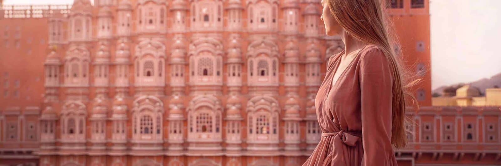 What To Wear In India: India Packing List For Women | Pink building in Jaipur | Jaipur pink building in India