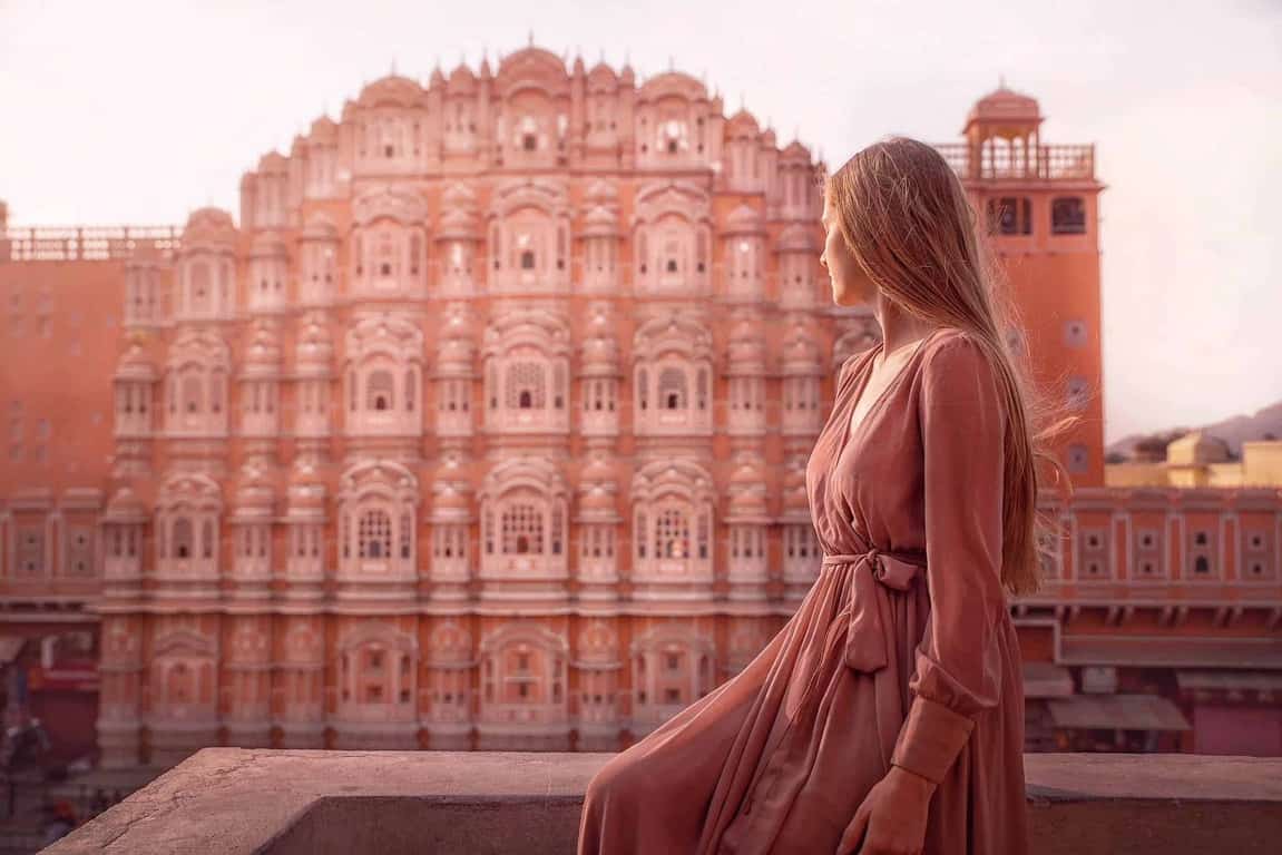 What To Wear In India: India Packing List For Women | Pink building in Jaipur | Jaipur pink building in India