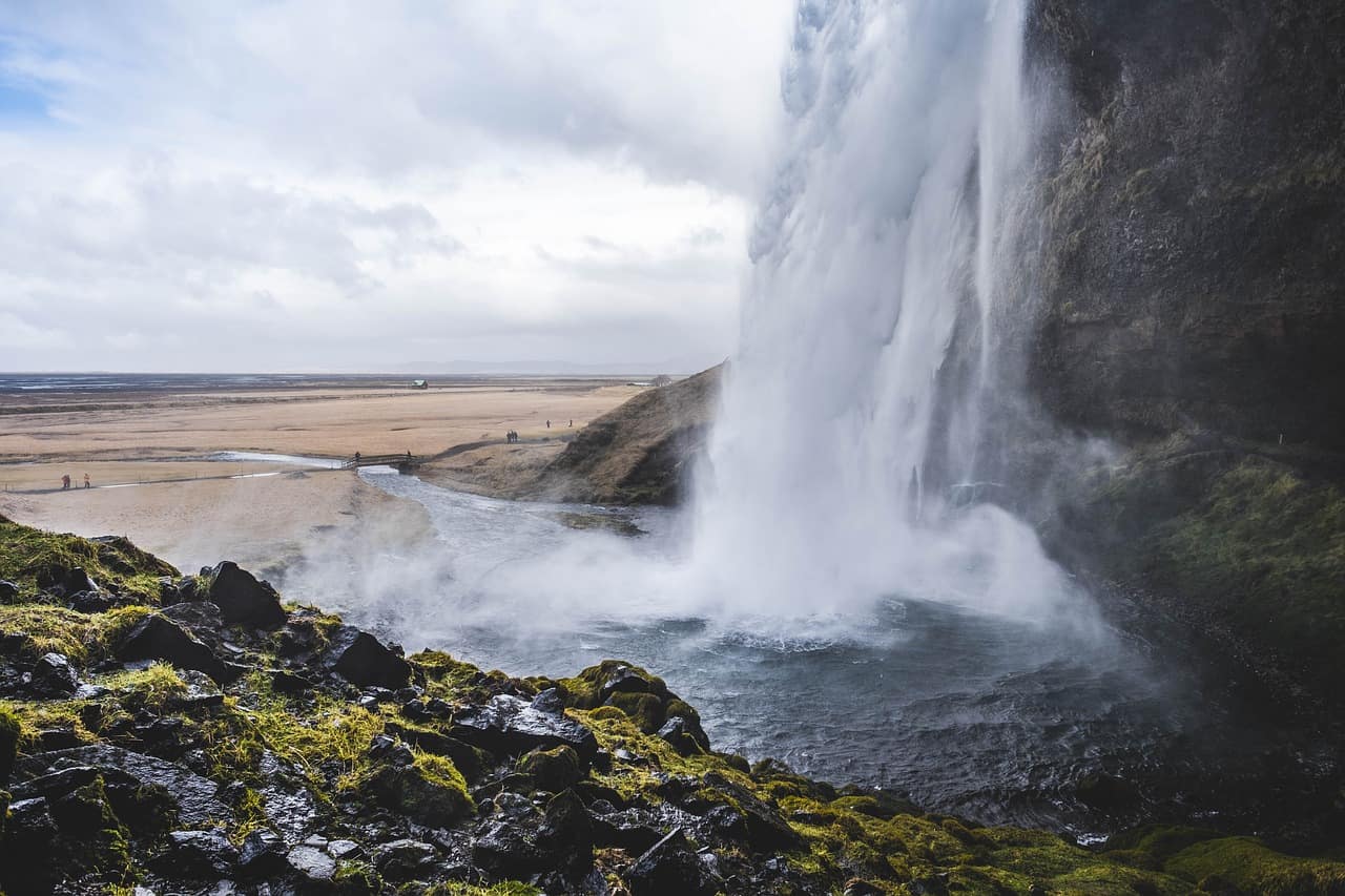 Iceland travel tips for traveling around Iceland | driving, hitchhiking, or taking tours are the best iceland travel tips