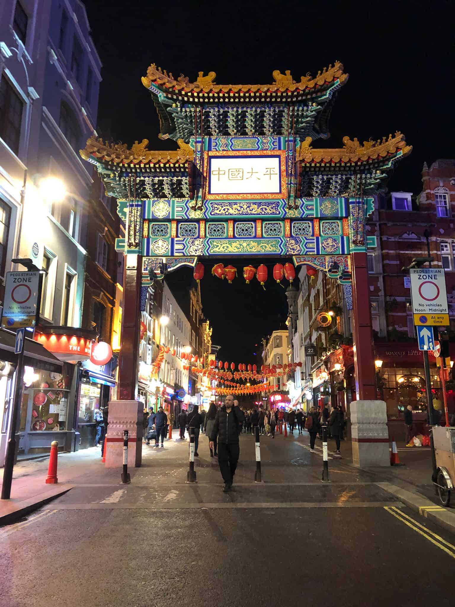 Chinatown Gate in London is one of the best streets in London! | London streets to visit