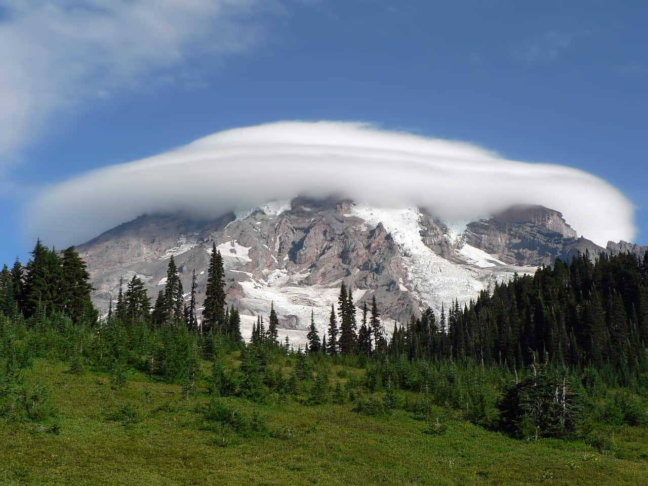 Mount rainier is an amazing west coast usa destination 