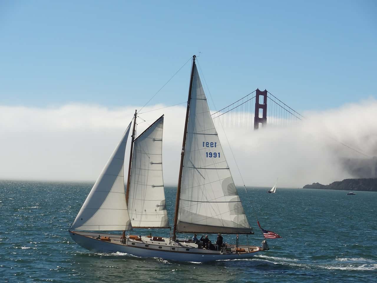 San Francisco Bay Sailing Tour with Drinks is a great San Francisco wine tour option