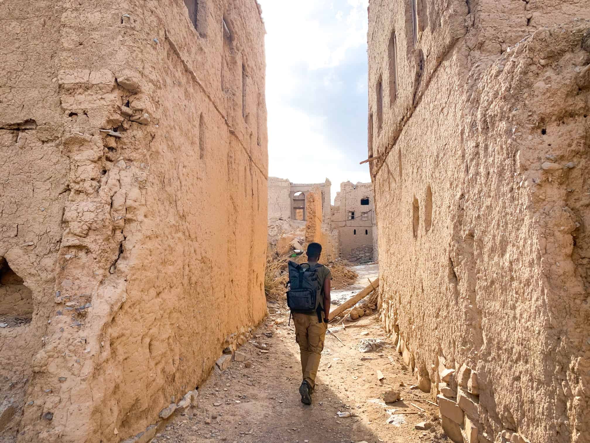 Exploring the Al Hamra Ruins on foot in Oman