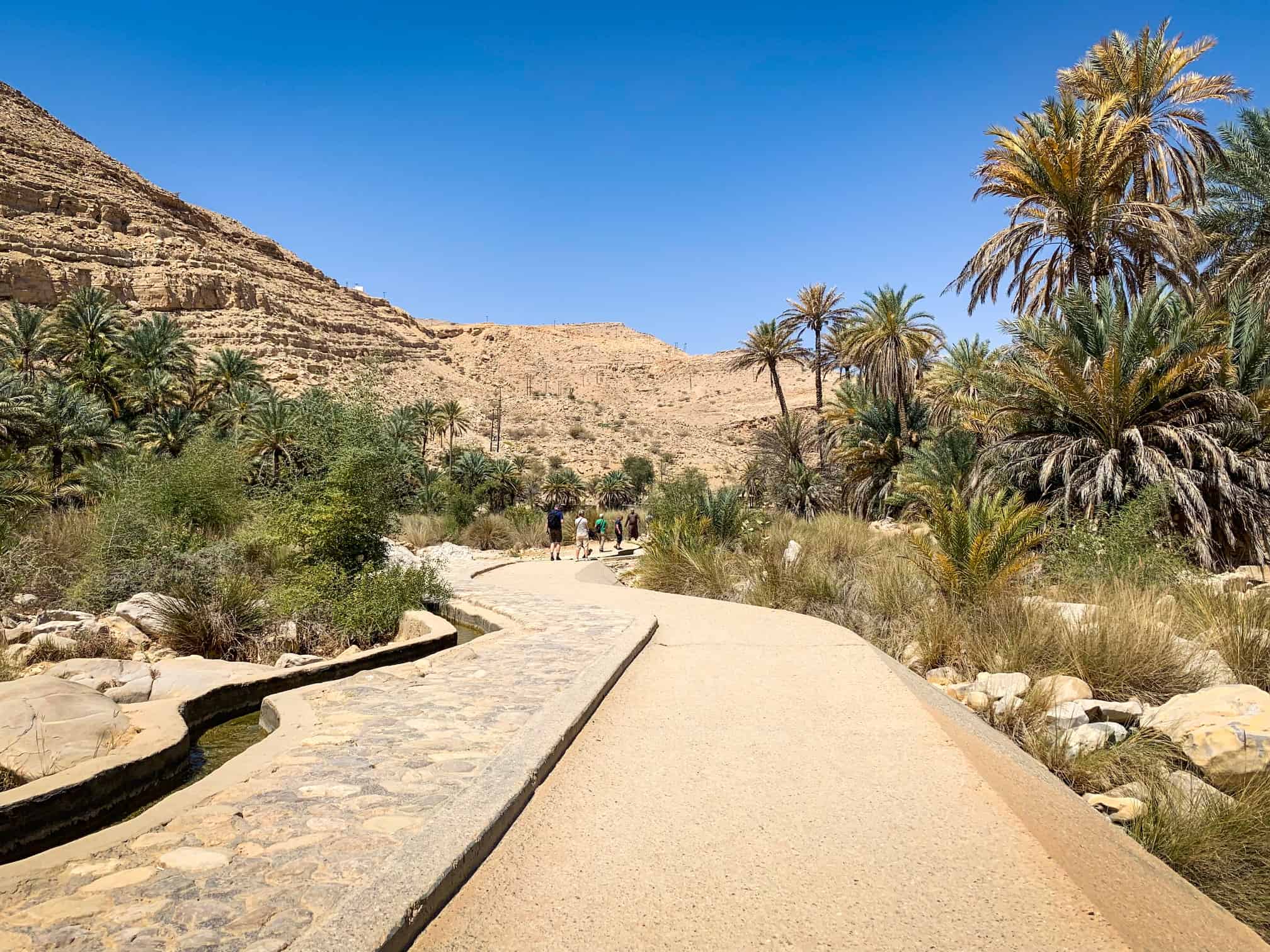 Parking lot walkway to Wadi Bani Khalid