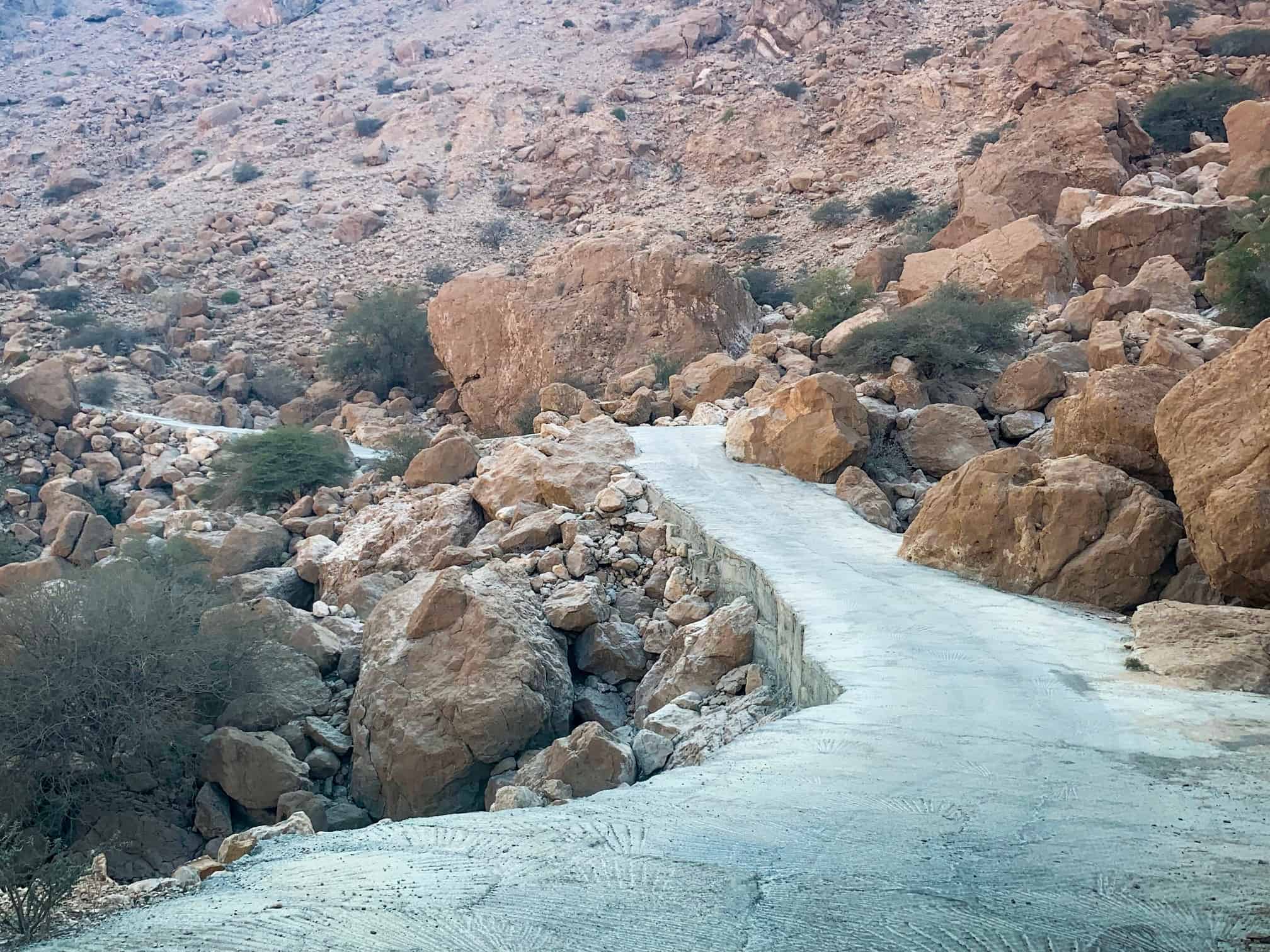 The narrow mountain road in Wadi Tiwi