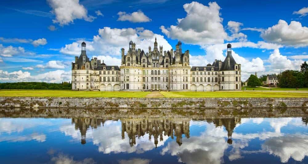 stunning view and lake reflection of Chateau de Chambord castle in France