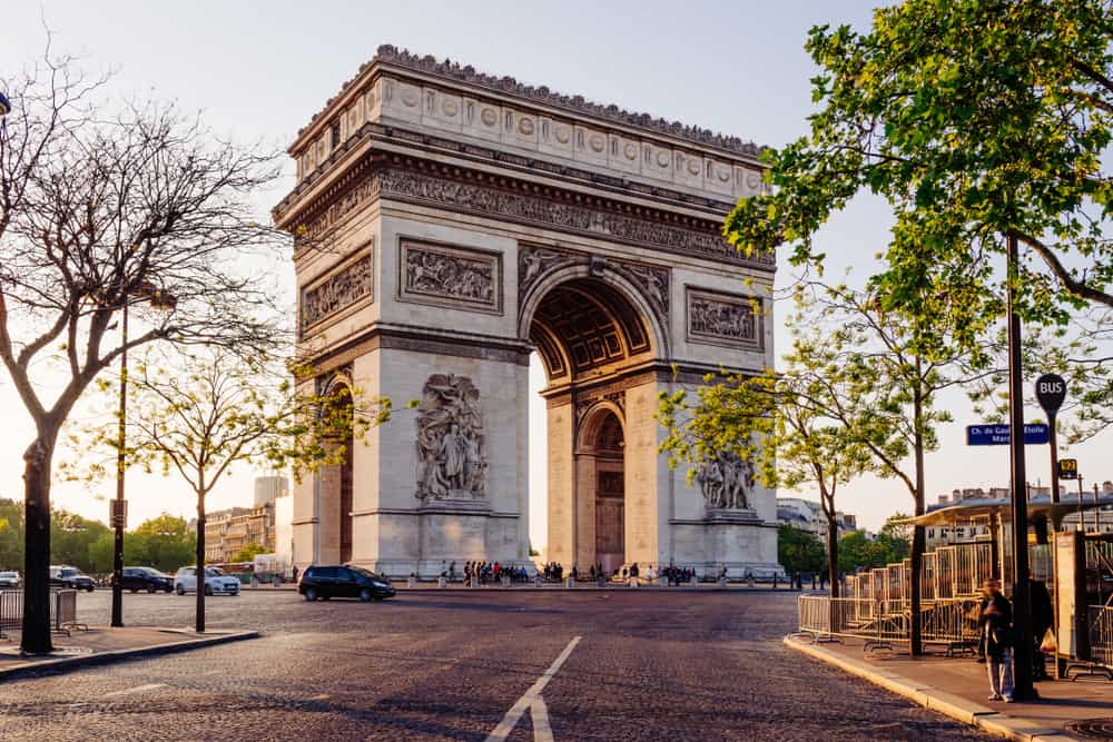 interesting place to visit in paris