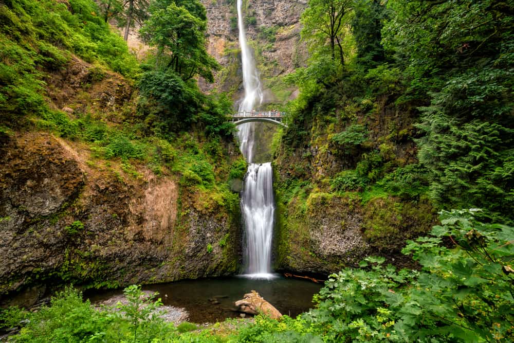 Multnomah Falls is the most famous of the waterfalls in Oregon