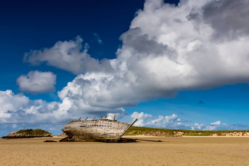 bad eddie shipwreck at bunbeg beach