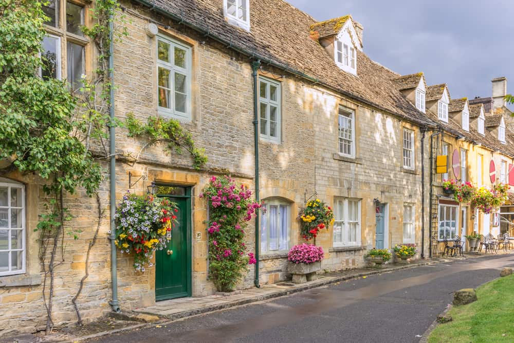 The roads in Stow on the Wold are classic, clean, and composed of beautiful buildings and lush blooms of flowers!