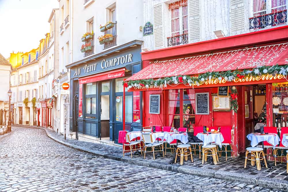 Expore this pretty Christmas market in Montmartre