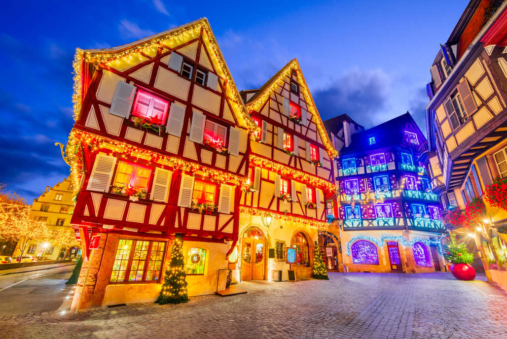 christmas market in venice italy with lights on buildings during winter