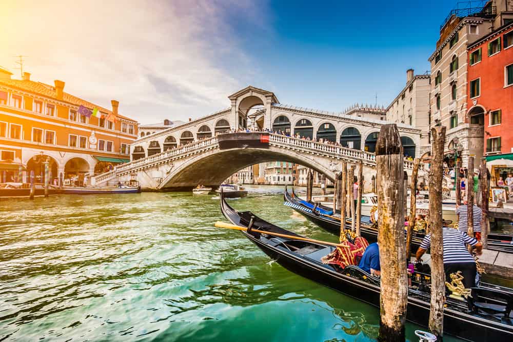 A panoramic view of the Rialto Bridge, hotels near here are great choices of where to stay in Venice!