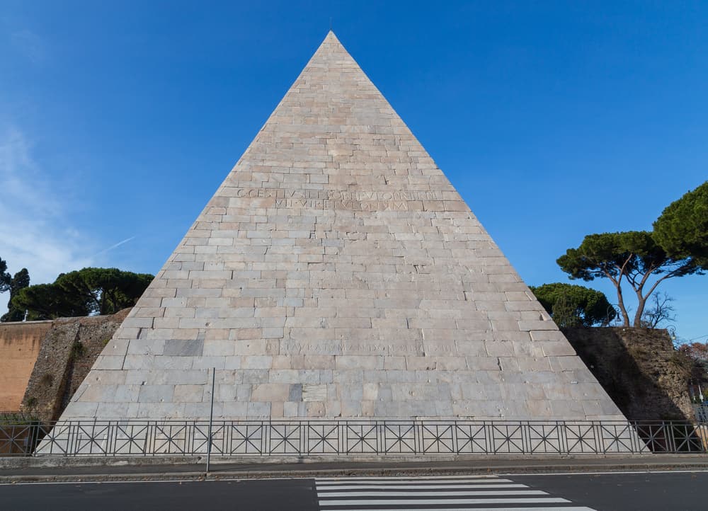 Pyramid of Gaius Cestius 4 days in Rome