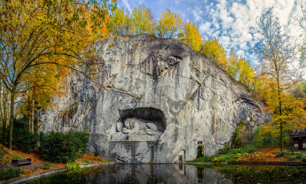 Photo of the Dying Lion Monument