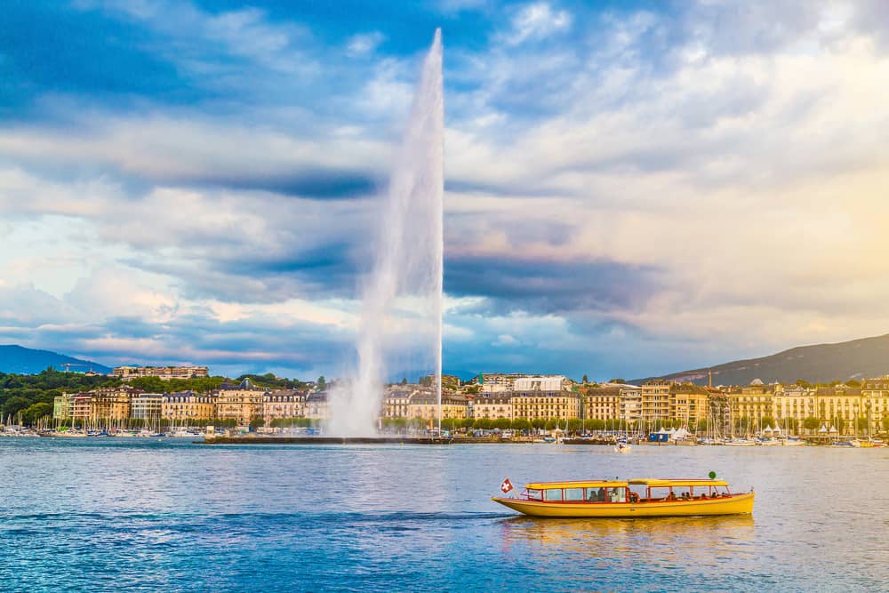 Photo of Jet D'Eau fountain in Geneva.