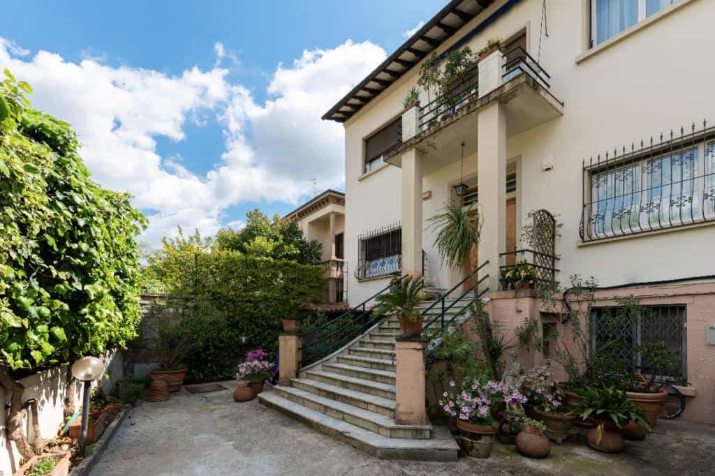 Stay at Maison Flora if you're looking for Tuscany villas in Florence 