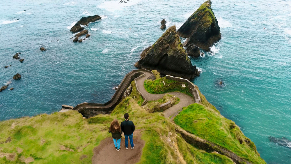 Photo of couple hiking, an excellent activity for your honeymoon to Ireland.