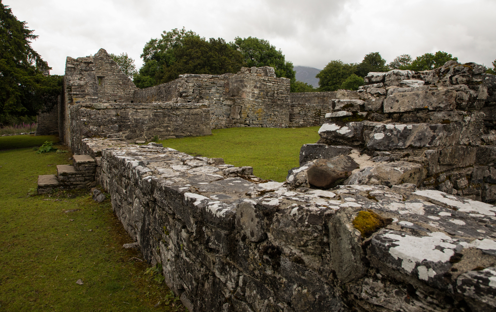 Photo of ruins you could visit during your Ireland honeymoon.