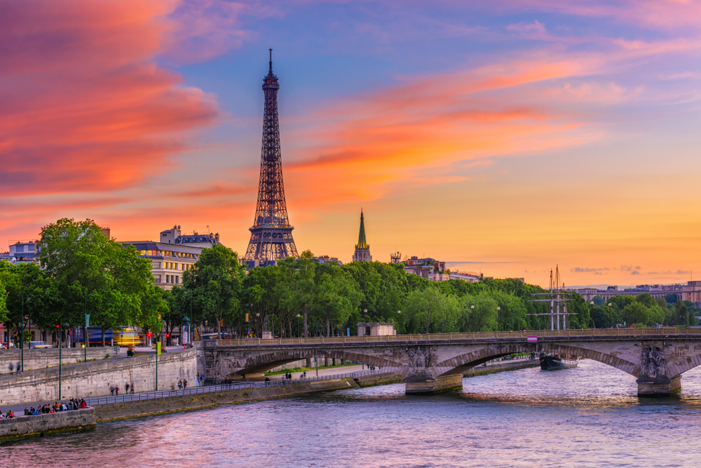 paris время