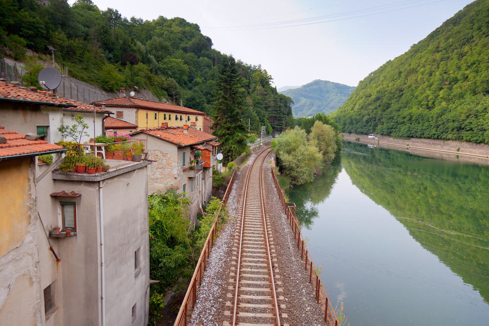 Photo of railroad in Italy, a great way to lower your trip to Italy cost.