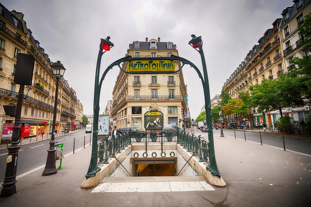 picture of the metro in paris