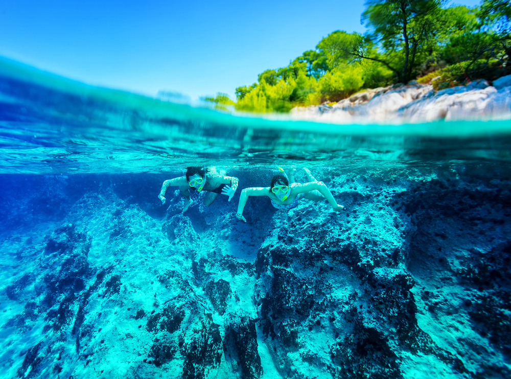 taking photos underwater on your costa rica honeymoon