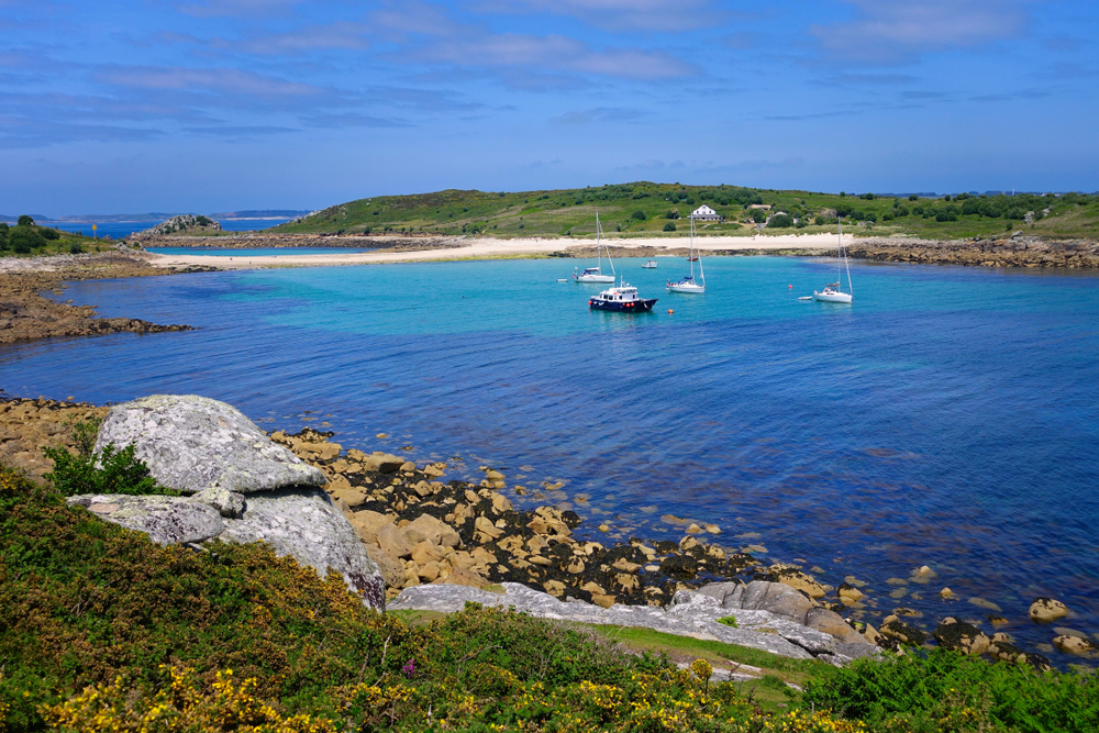 photo of the blue waters of the isles of scilly, an unlikely tropical destination in southern england