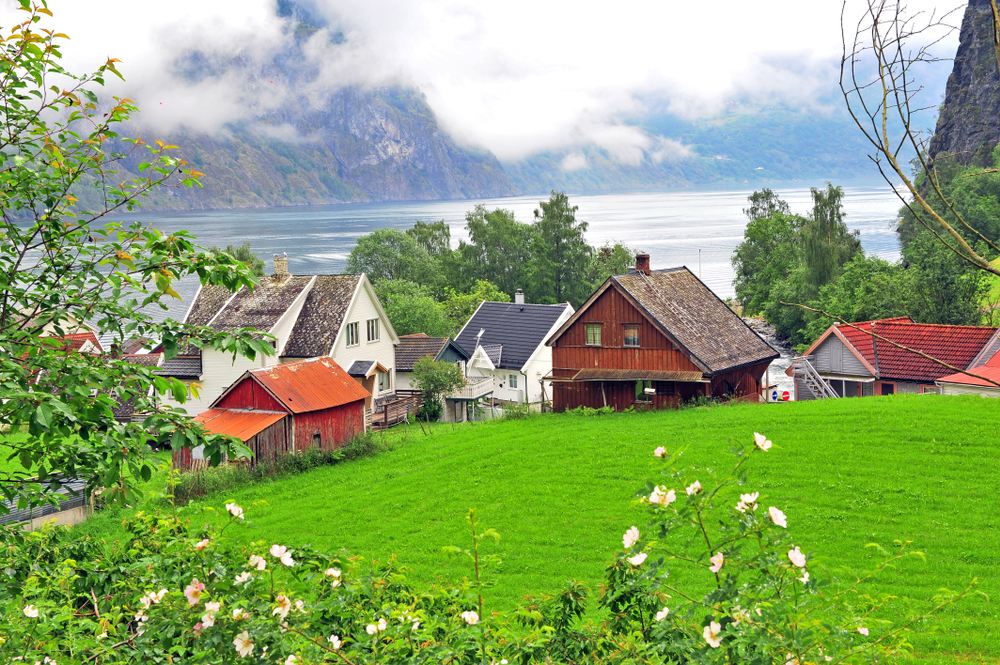 There's no way anyone will want to miss out on this tiny picturesque town in Norway!