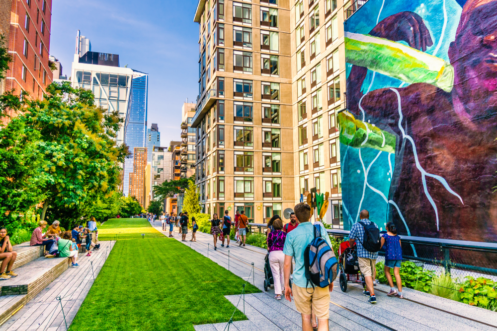 walking the High Line during your 4 days in New York