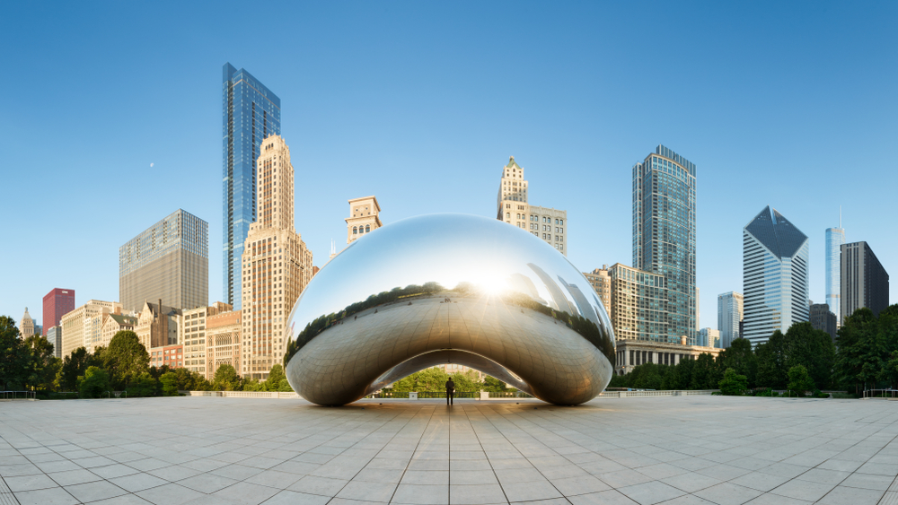 Your 2 days in Chicago is not finished without a visit to Millennium Park's famous Cloud Gate (the bean)